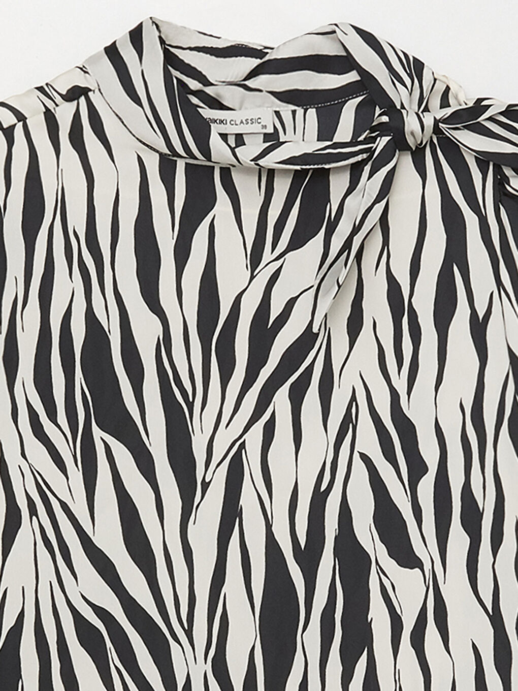 Siyah Bağlamalı Yaka Desenli Kadın Saten Tunik-7