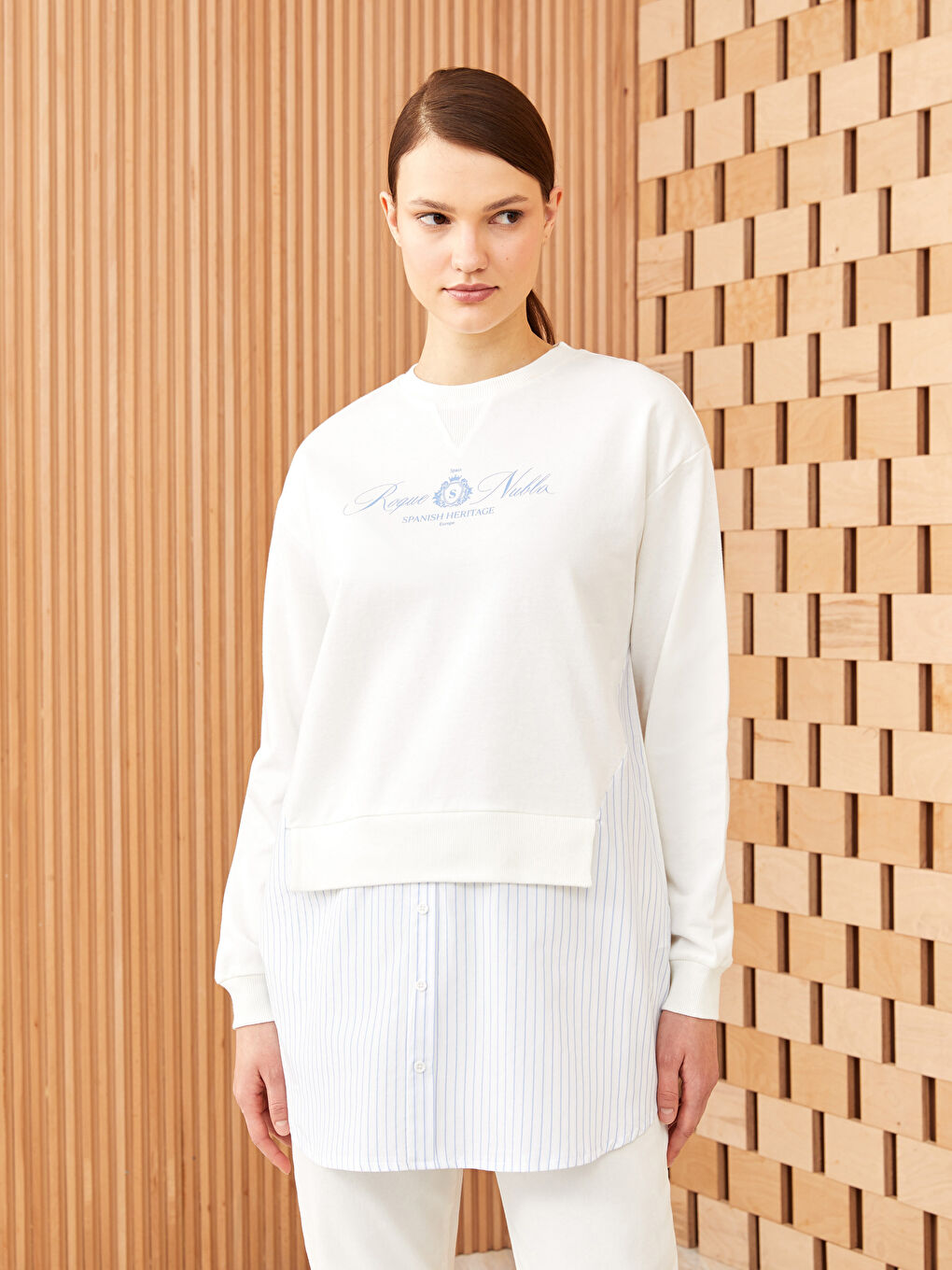 تونيك سويتشيرت نسائي بطباعة بياقة دائرية وكم طويل