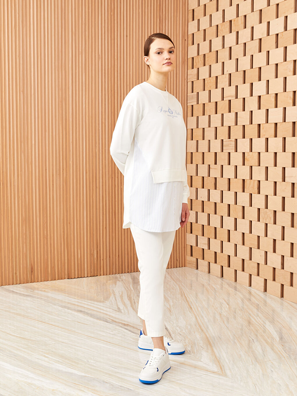 تونيك سويتشيرت نسائي بطباعة بياقة دائرية وكم طويل-2