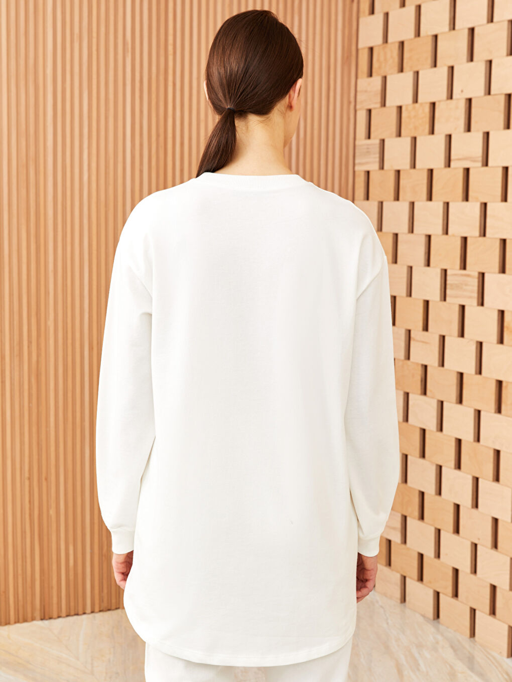 تونيك سويتشيرت نسائي بطباعة بياقة دائرية وكم طويل-4