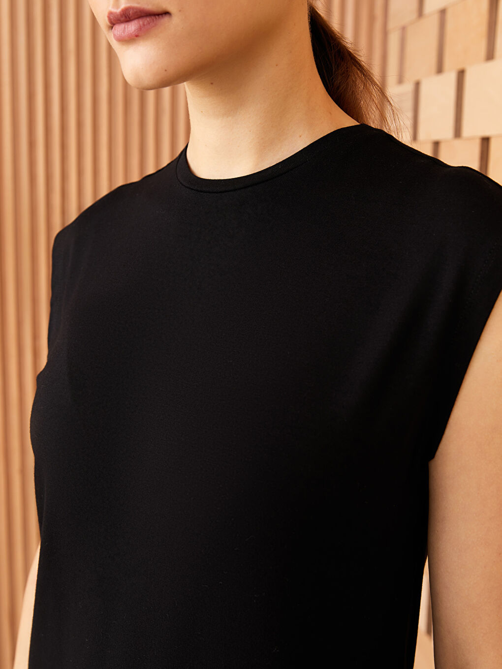 Siyah Kadın Bisiklet Yaka Düz Kolsuz Tunik-3