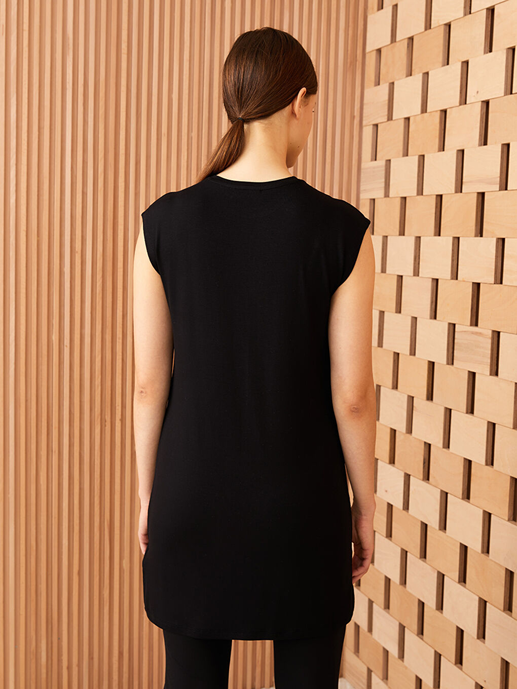 Siyah Kadın Bisiklet Yaka Düz Kolsuz Tunik-4