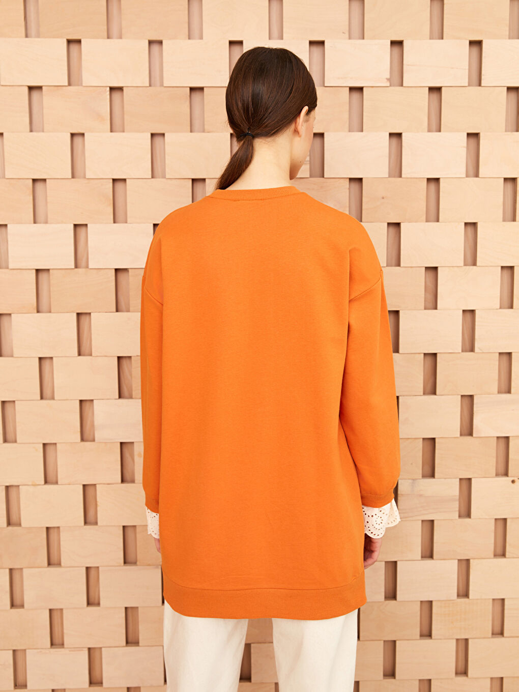 تونيك سويتشيرت كم طويل مطرز بياقة دائرية للسيدات-4