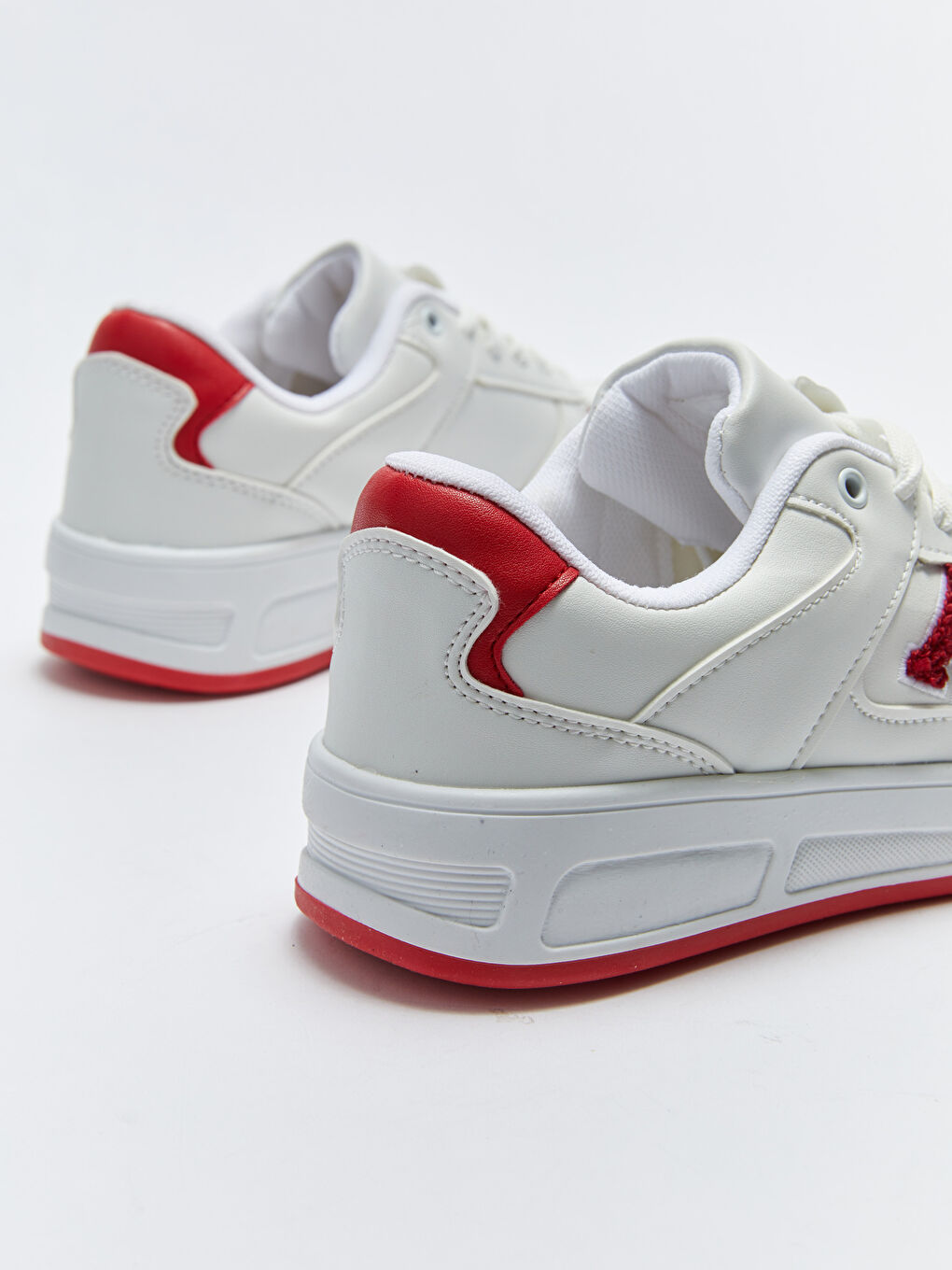 Kırmızı Deri Görünümlü Nakış Detaylı Bağcıklı Kadın Spor Ayakkabı-4