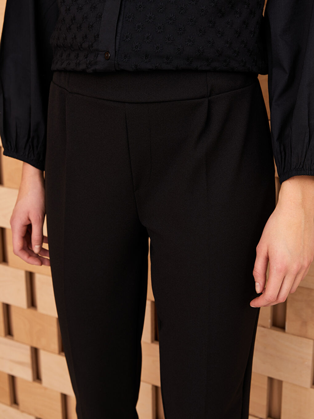 Siyah Kadın Beli Lastikli Düz Pantolon-2