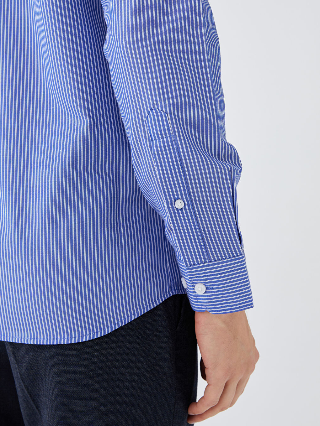 قميص رجالي مخطط كم طويل بقصة رفيعة من قماش التويل-3