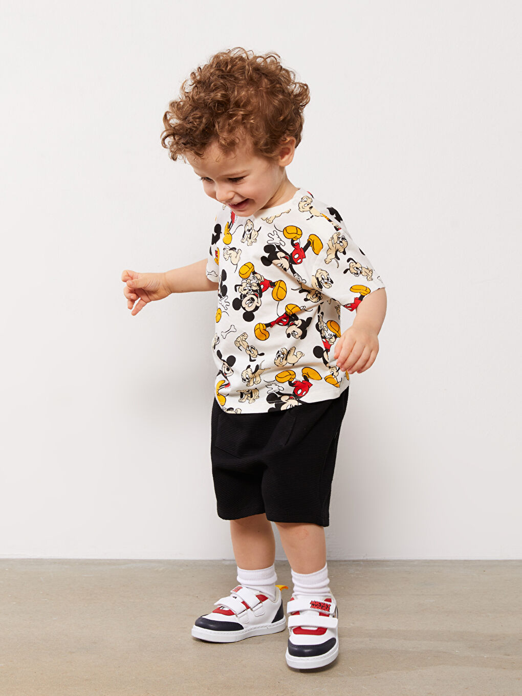 Ensemble T-Shirt et Short Bébé Garçons Imprimé Mickey Mouse Col Rond Manches Courtes Lot de 2-1