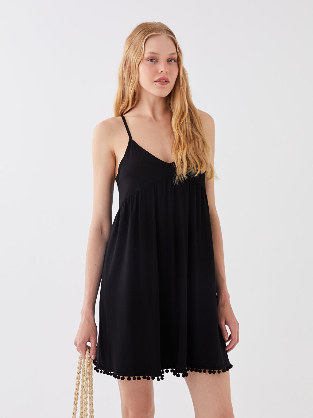 Siyah V Yaka Düz Askılı Kadın Plaj Elbisesi-1