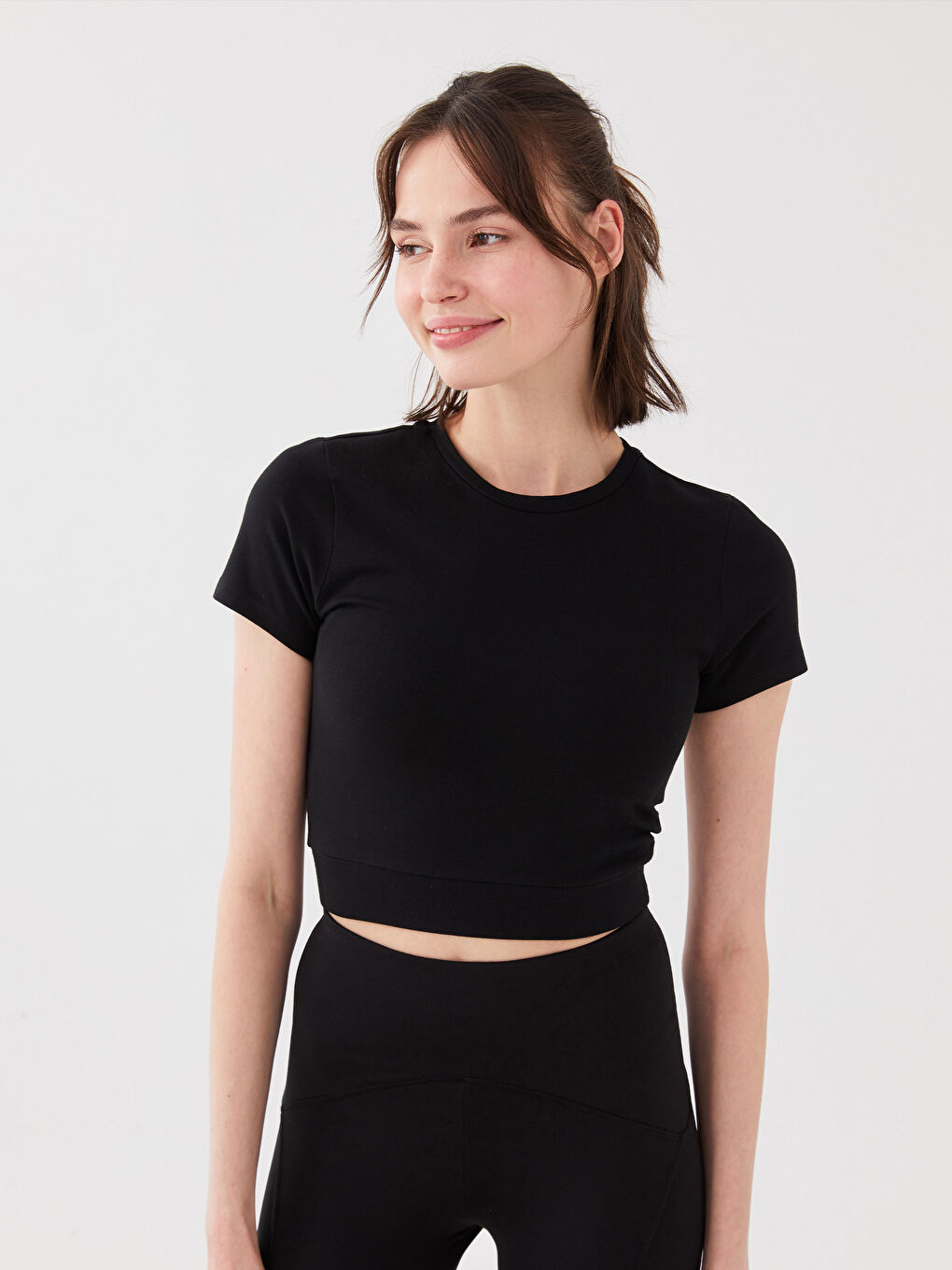 Siyah Bisiklet Yaka Düz Kısa Kollu Kadın Crop