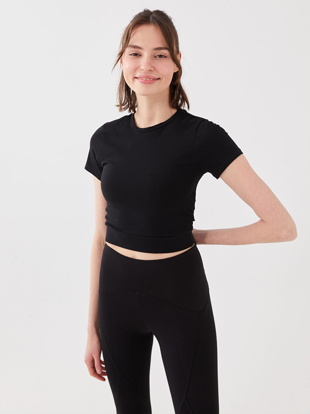 Siyah Bisiklet Yaka Düz Kısa Kollu Kadın Crop-1