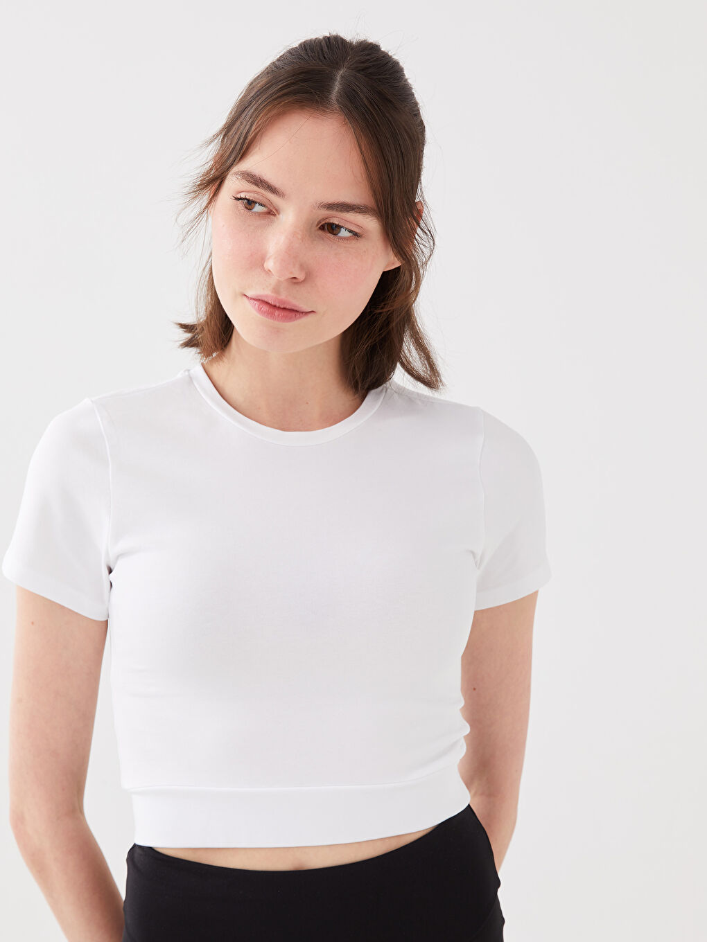 Beyaz Bisiklet Yaka Düz Kısa Kollu Kadın Crop