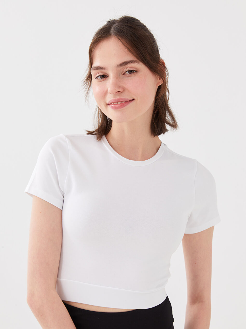 Beyaz Bisiklet Yaka Düz Kısa Kollu Kadın Crop-1