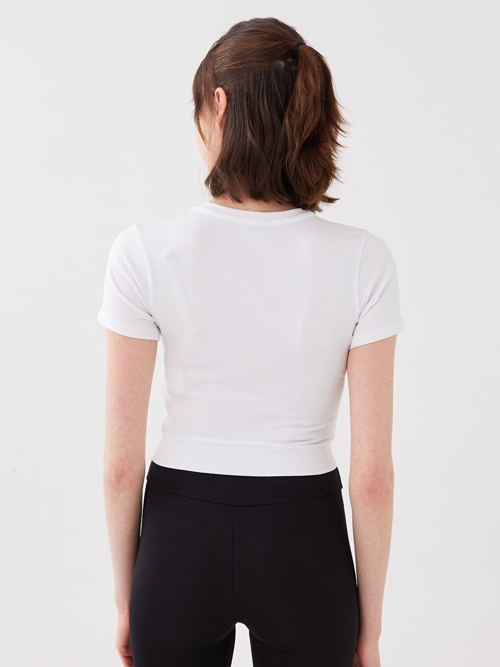 Beyaz Bisiklet Yaka Düz Kısa Kollu Kadın Crop-3