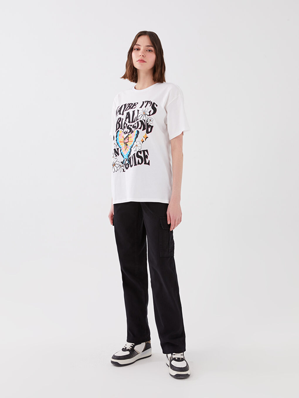 Beyaz Bisiklet Yaka Baskılı Kısa Kollu Kadın Tişört-2