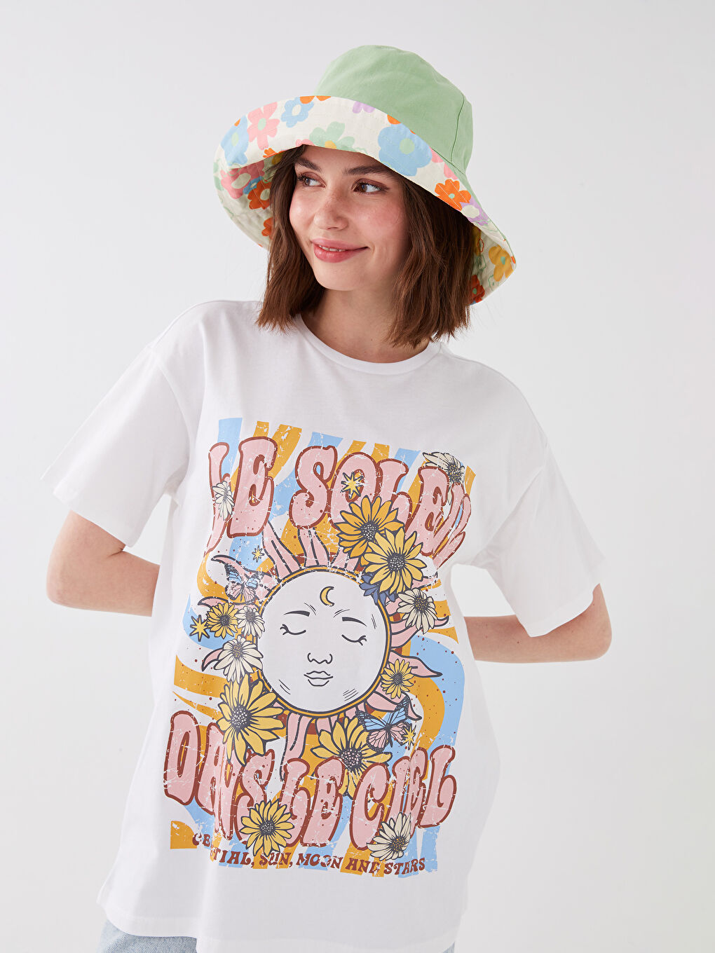 Beyaz Bisiklet Yaka Baskılı Kısa Kollu Kadın Tişört