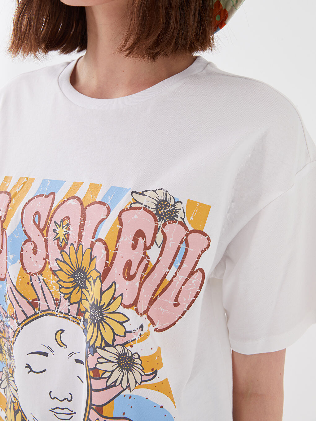 Beyaz Bisiklet Yaka Baskılı Kısa Kollu Kadın Tişört-3