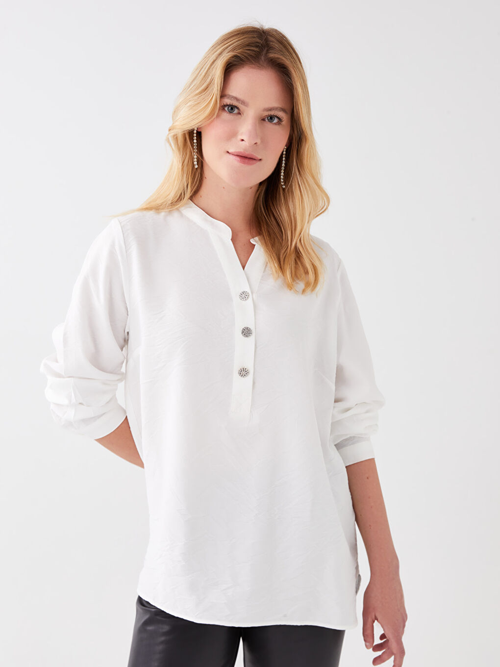 Ekru Kaçık Yaka Düz Uzun Kollu Kadın Bluz