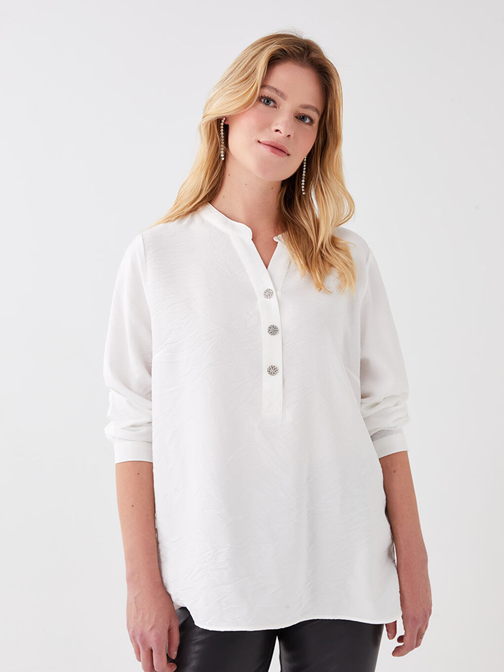 Ekru Kaçık Yaka Düz Uzun Kollu Kadın Bluz-1