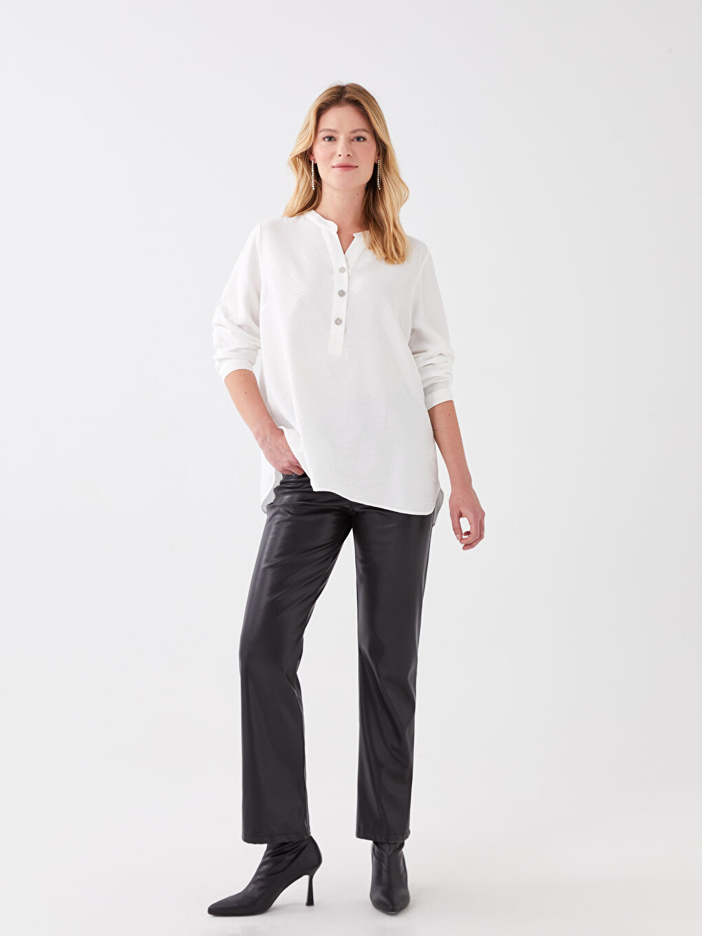 Ekru Kaçık Yaka Düz Uzun Kollu Kadın Bluz-2