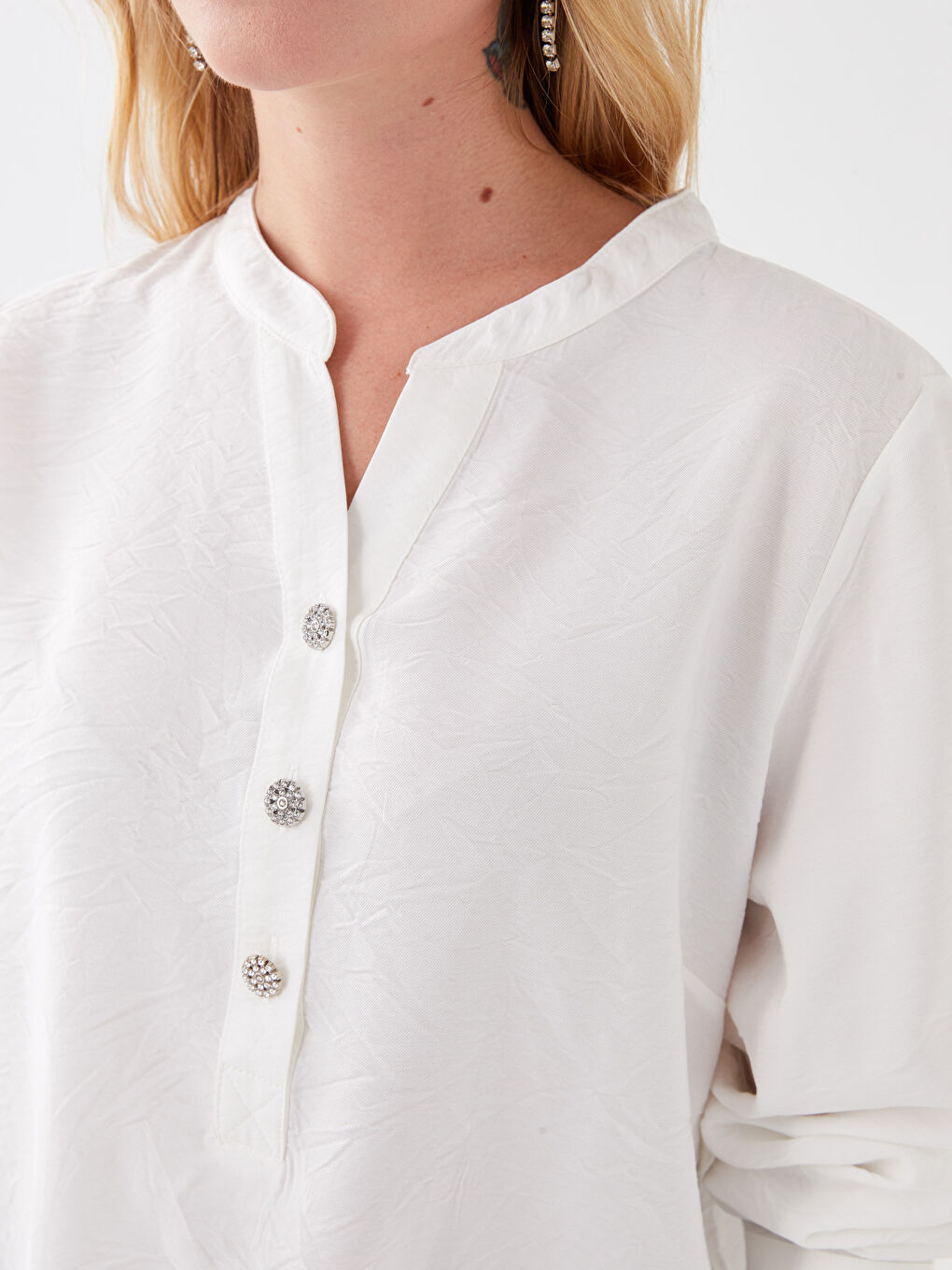 Ekru Kaçık Yaka Düz Uzun Kollu Kadın Bluz-3