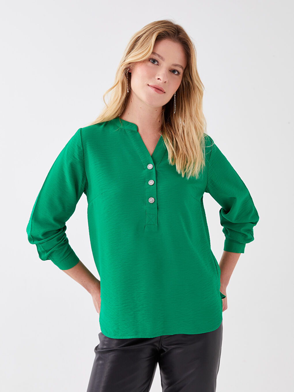 Yeşil Kaçık Yaka Düz Uzun Kollu Kadın Bluz-1