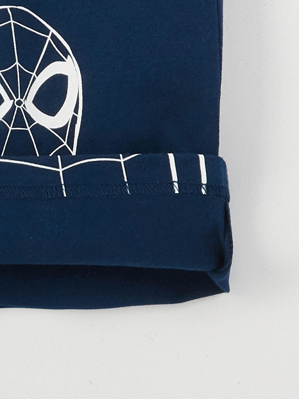 Beyaz Bisiklet Yaka Spider-Man Baskılı Kısa Kollu Erkek Çocuk Tişört ve Şort-3
