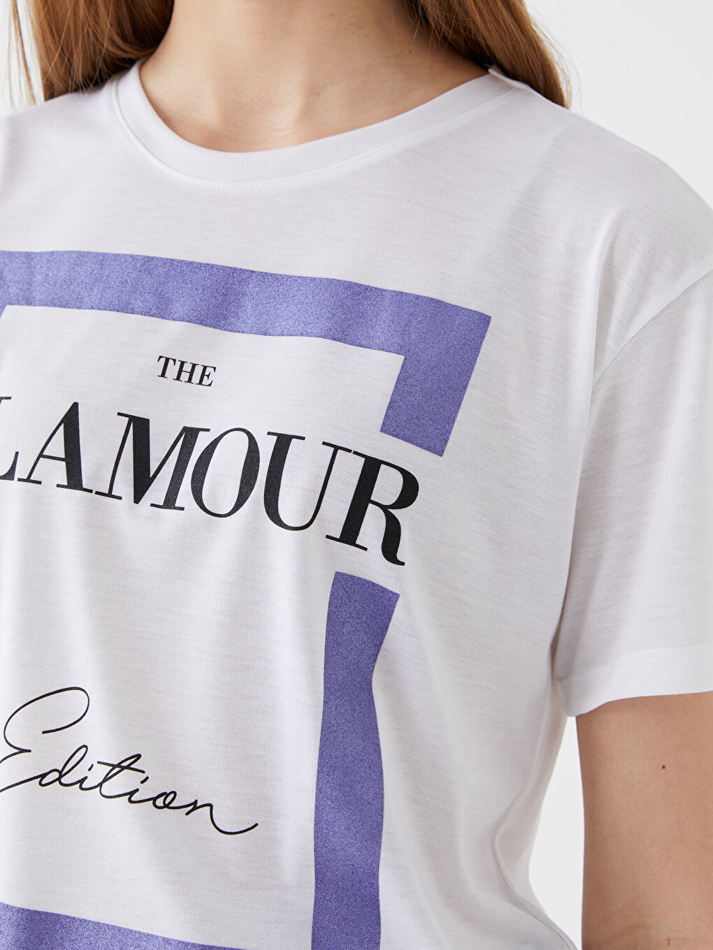 Beyaz Bisiklet Yaka Baskılı Kısa Kollu Kadın Tişört-3