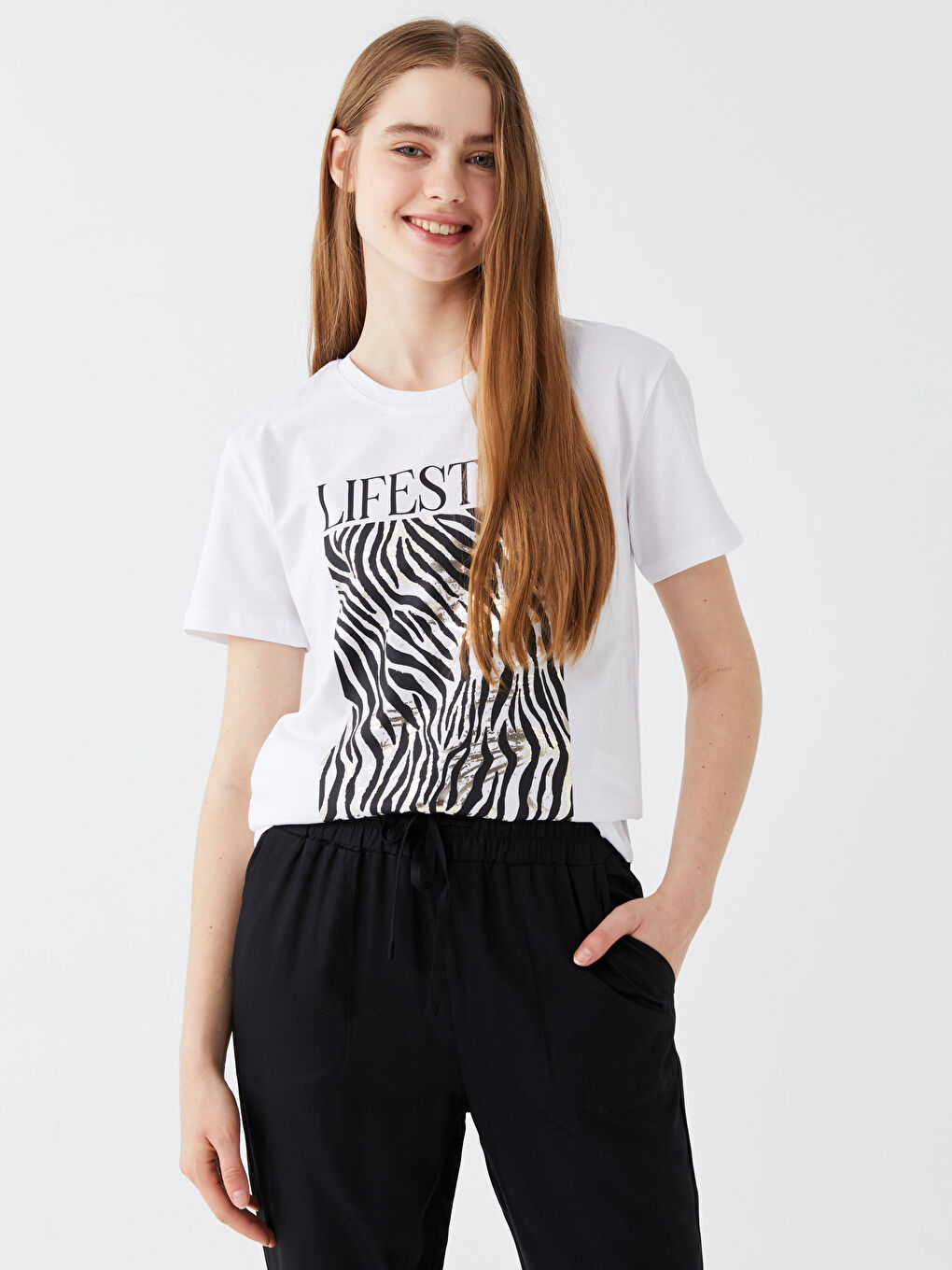 Beyaz Bisiklet Yaka Baskılı Kısa Kollu Kadın Tişört-1