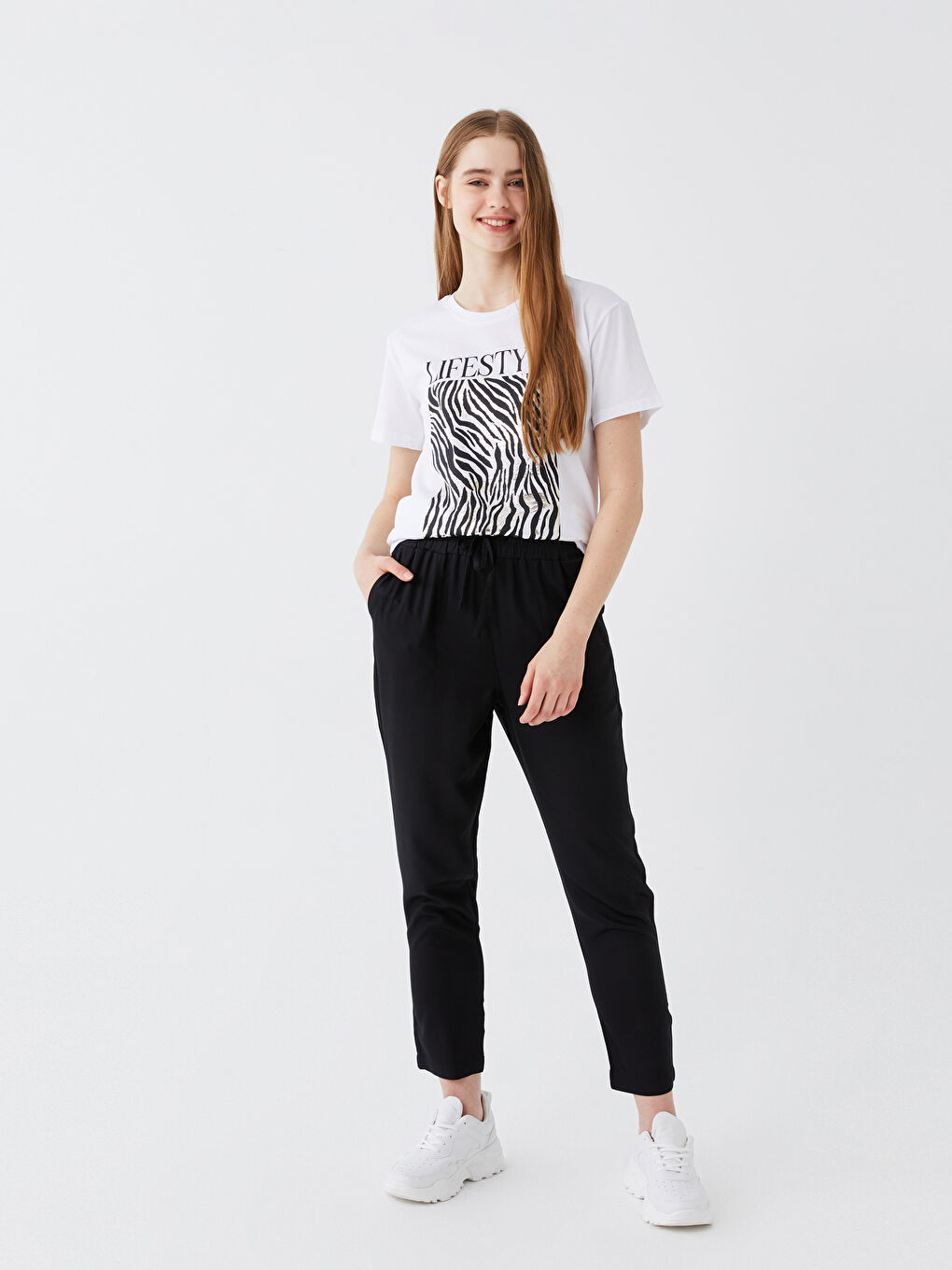 Beyaz Bisiklet Yaka Baskılı Kısa Kollu Kadın Tişört-2