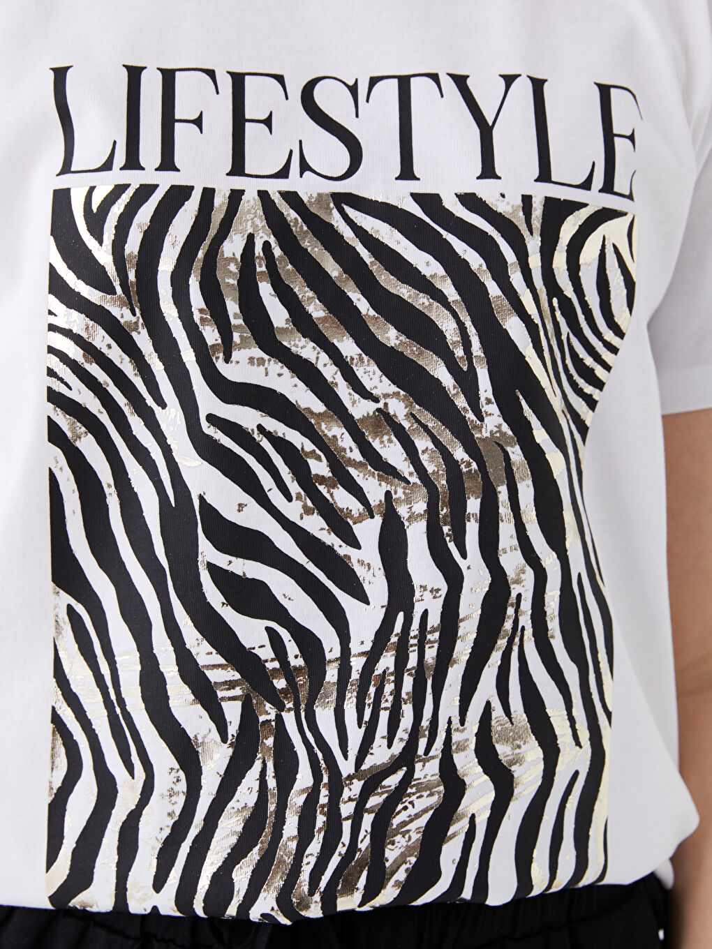 Beyaz Bisiklet Yaka Baskılı Kısa Kollu Kadın Tişört-3