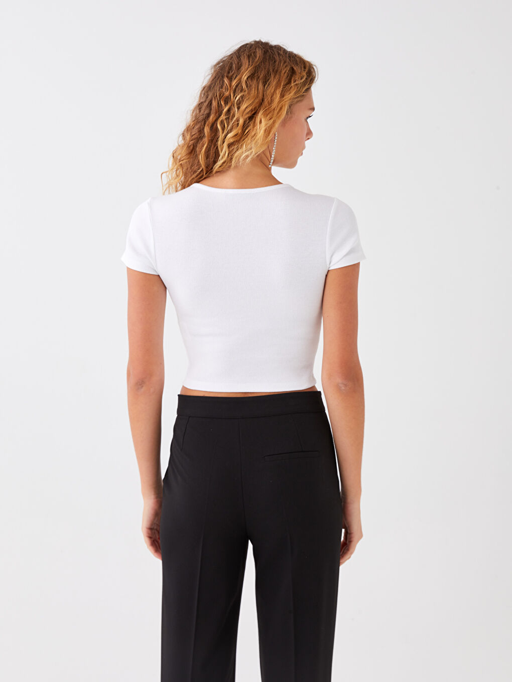 Beyaz Bisiklet Yaka Düz Kısa Kollu Kadın Crop-4