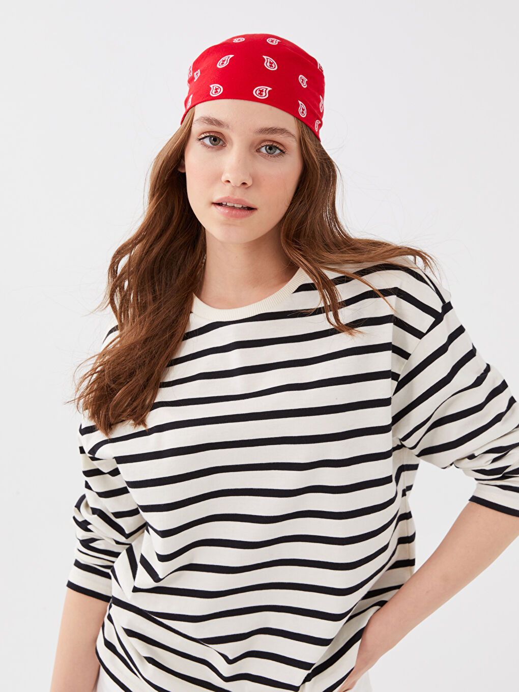 باندانا منقوشة للسيدات