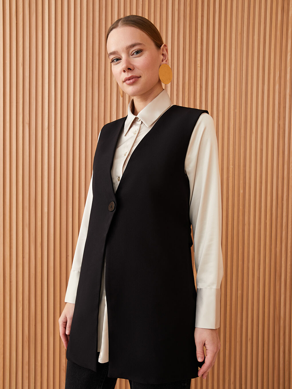 Siyah Kadın V Yaka Düz Yelek