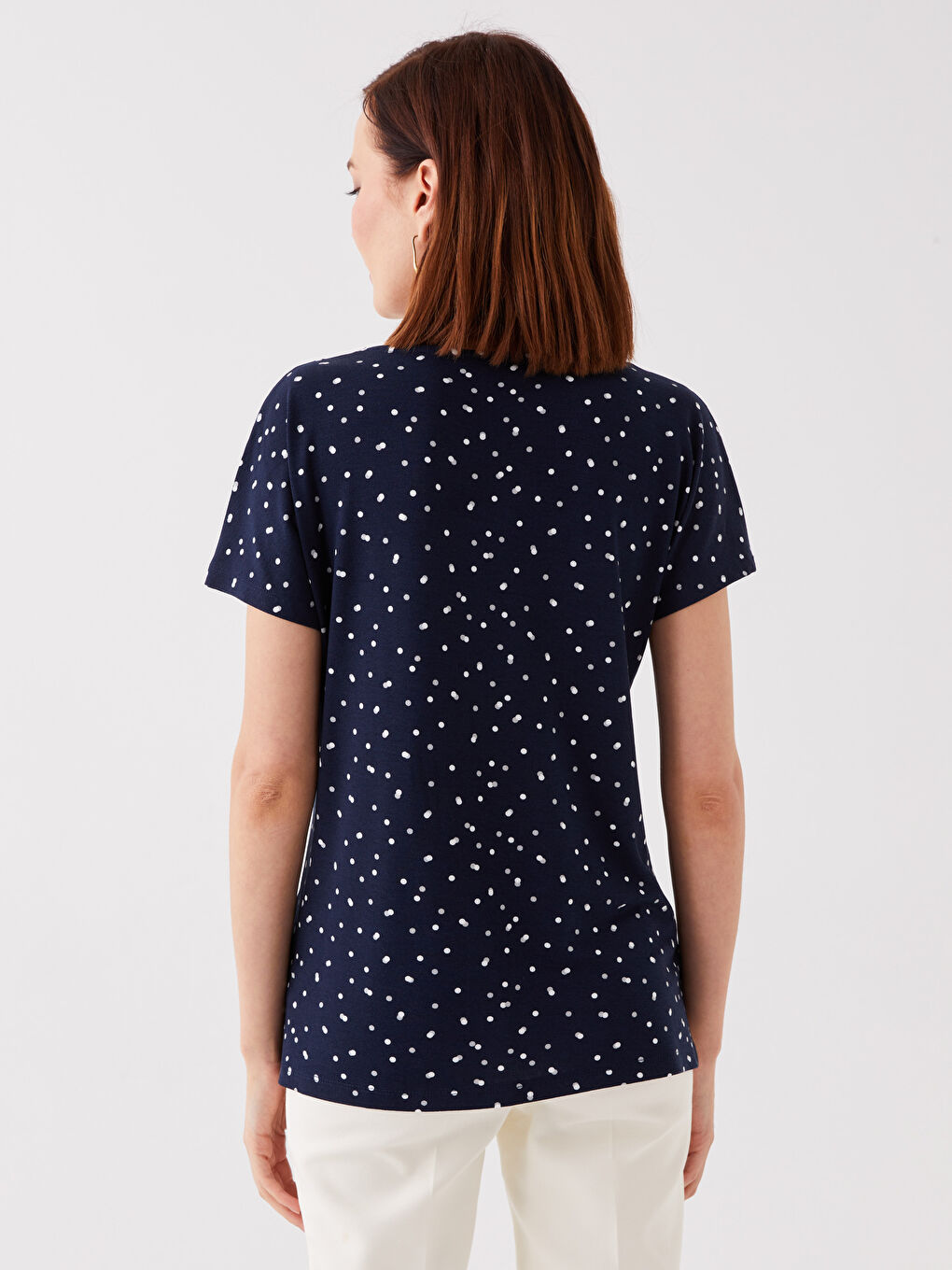 Lacivert V Yaka Puantiyeli Kısa Kollu Kadın Tişört-4