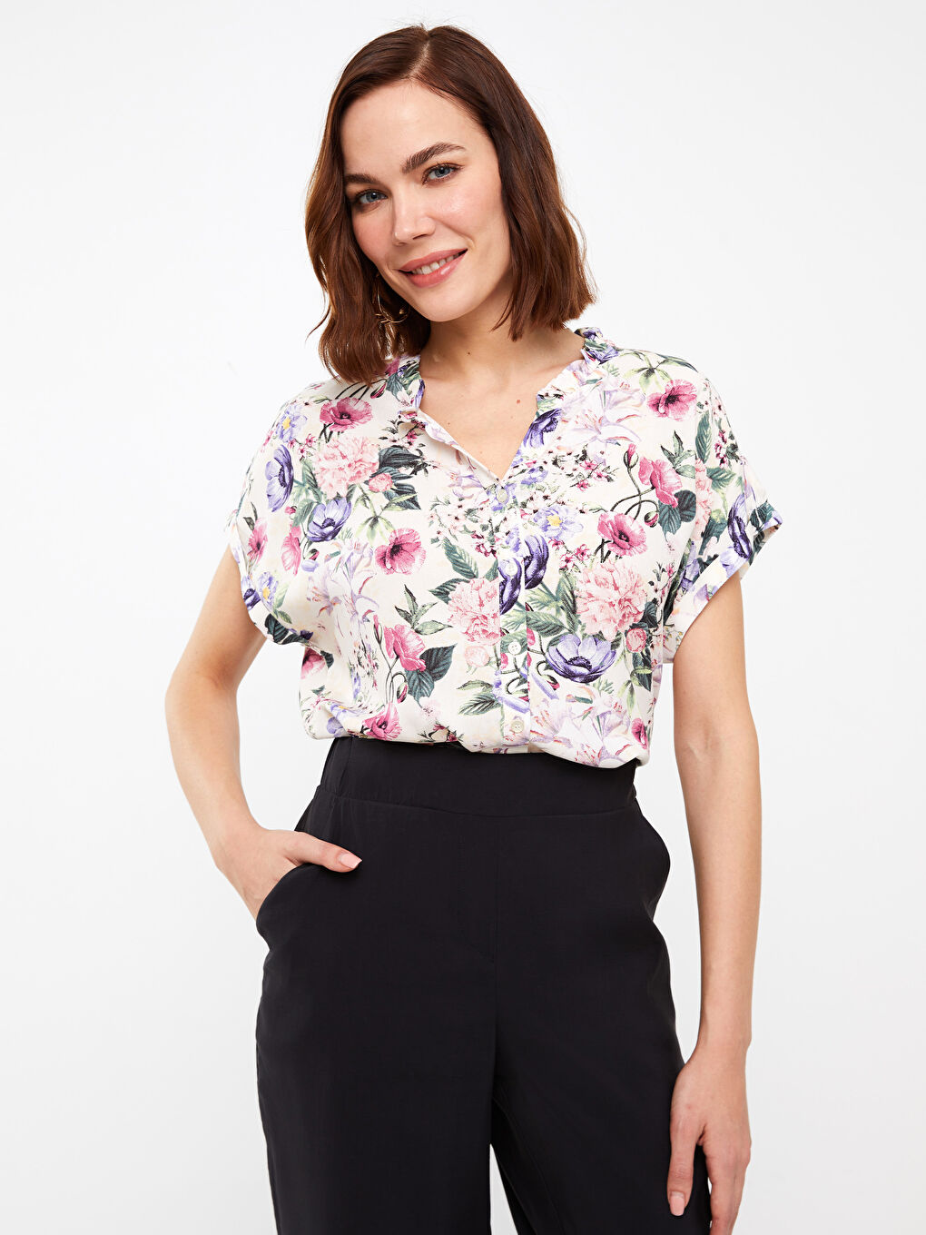 Женская рубашка с круглым вырезом, цветочным принтом и коротким рукавом