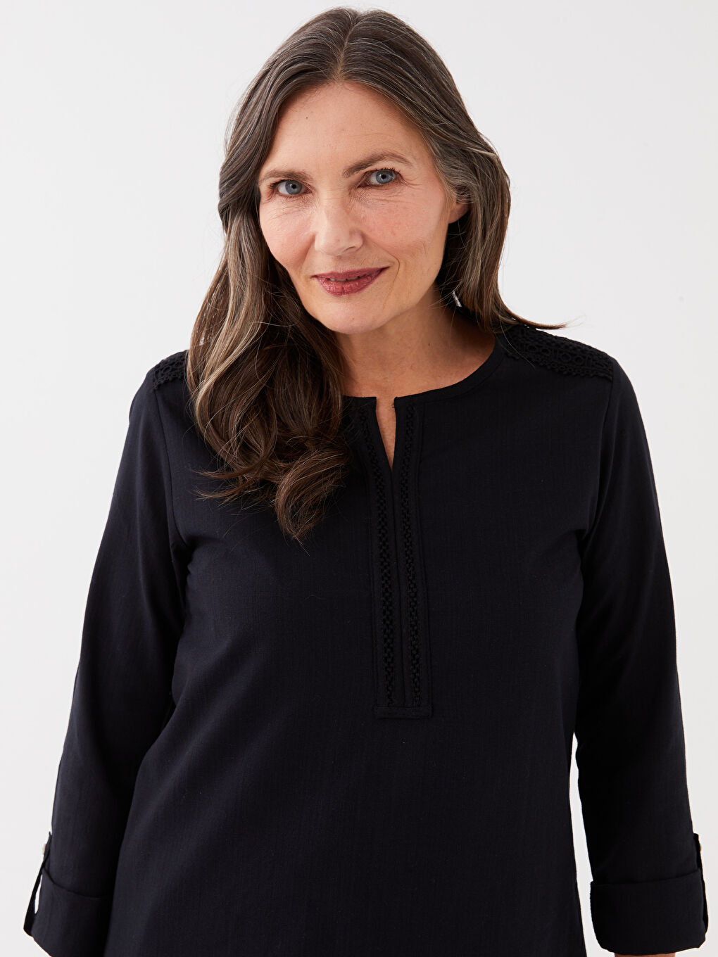 Siyah Kaçık Yaka Dantel Detaylı Uzun Kollu Kadın Bluz