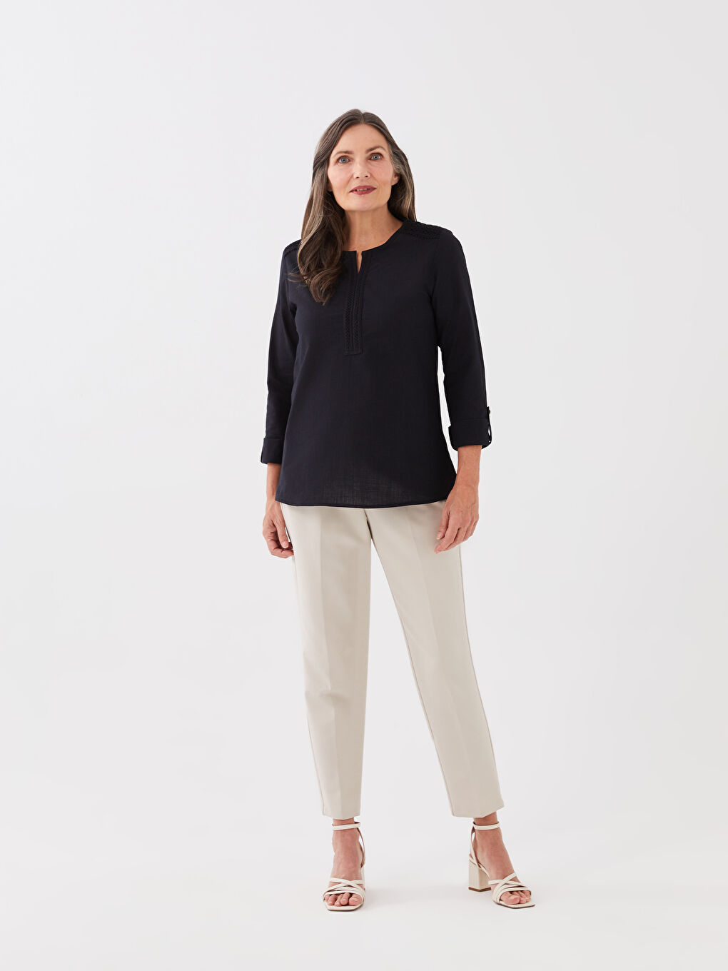 Siyah Kaçık Yaka Dantel Detaylı Uzun Kollu Kadın Bluz-2