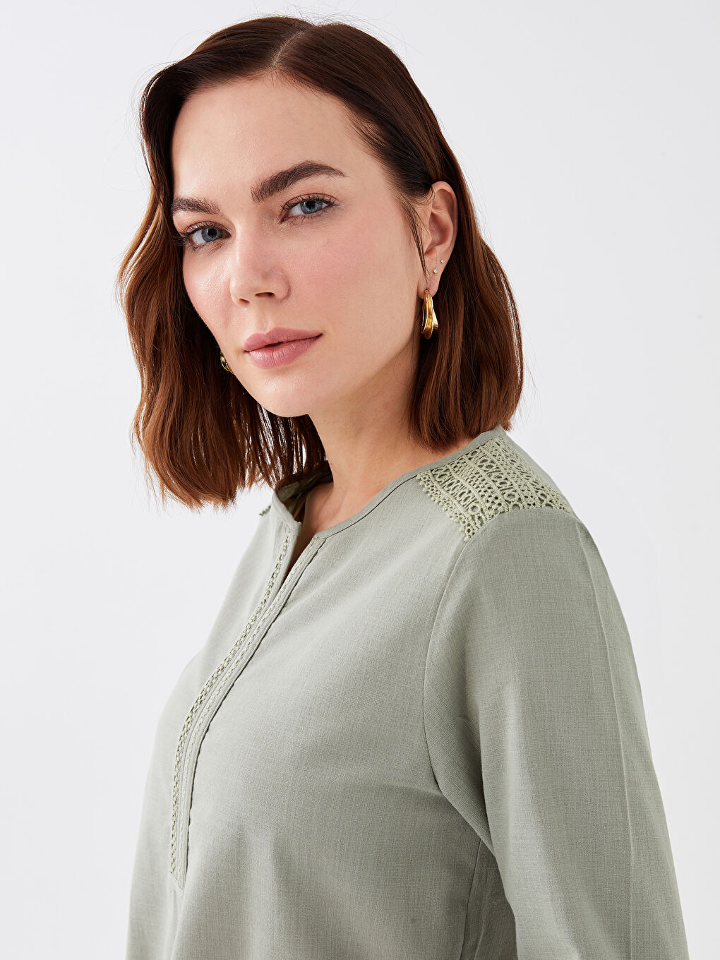 Yeşil Kaçık Yaka Dantel Detaylı Uzun Kollu Kadın Bluz-1