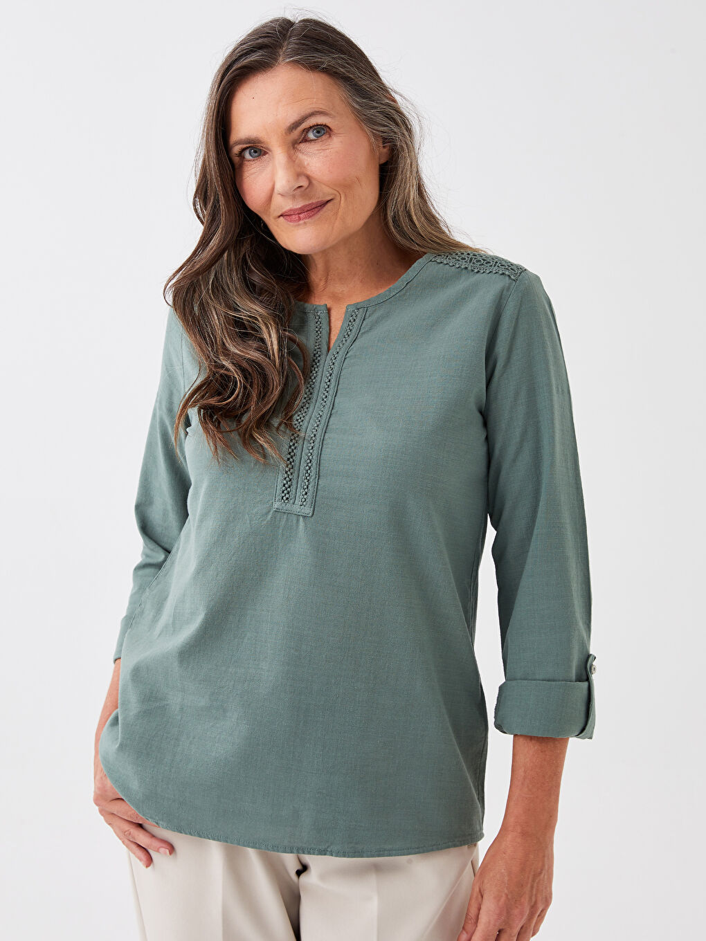 Haki Kaçık Yaka Dantel Detaylı Uzun Kollu Kadın Bluz