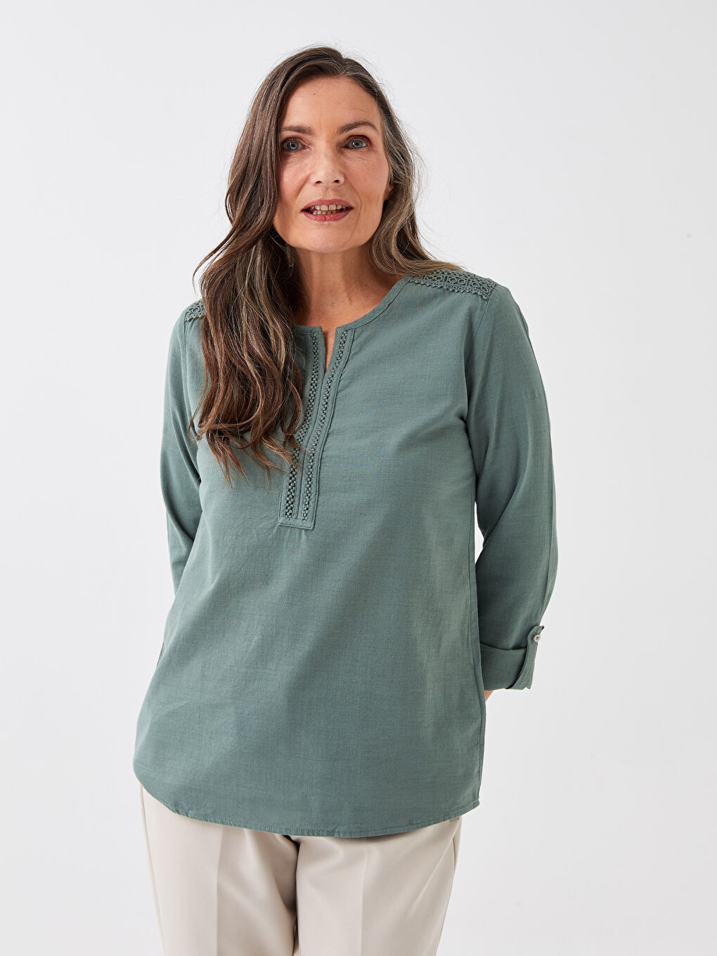 Haki Kaçık Yaka Dantel Detaylı Uzun Kollu Kadın Bluz-1