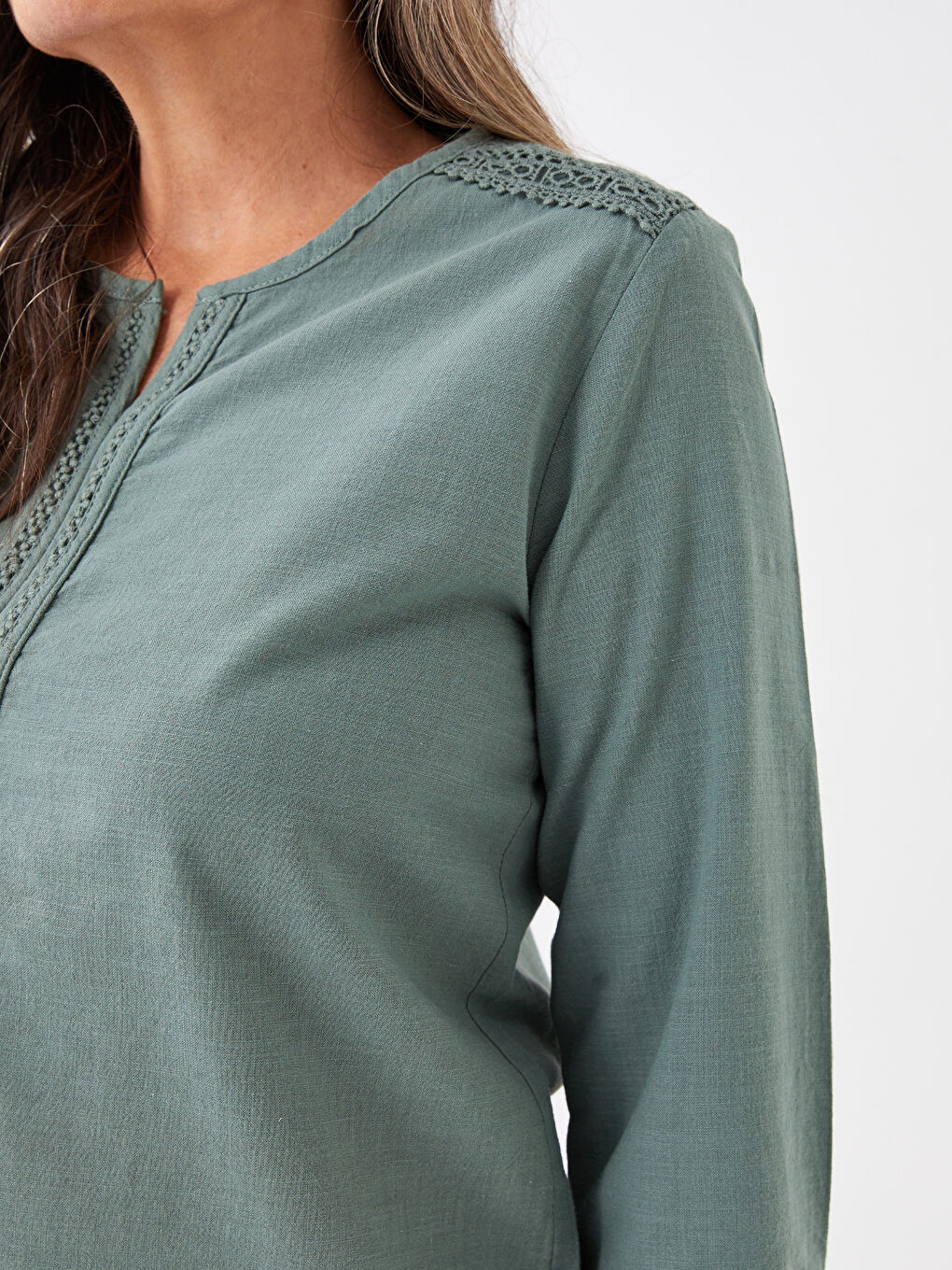 Haki Kaçık Yaka Dantel Detaylı Uzun Kollu Kadın Bluz-3
