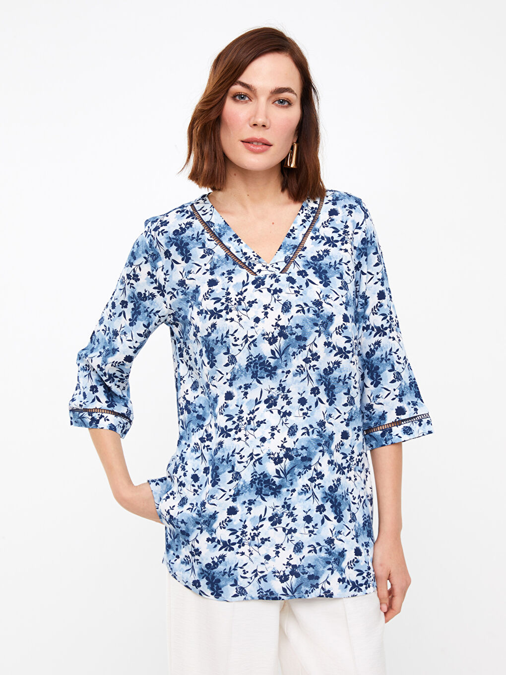 LCW Grace بلوزی نەخشدار یاخەی V بۆ ژنان -S3EQ87Z8-LSJ