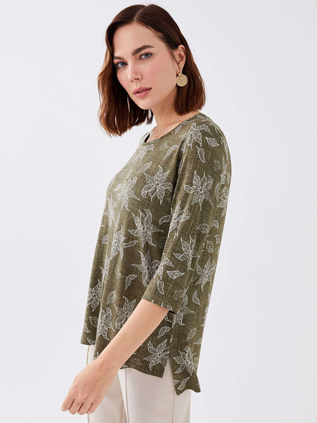 تي شيرت نسائي مطبوع برقبة دائرية-1