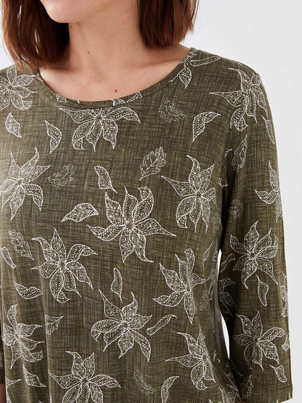 تي شيرت نسائي مطبوع برقبة دائرية-3