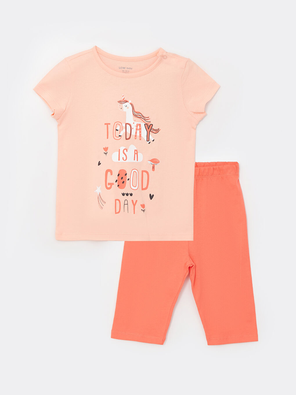 طقم بيجامة قصيرة مطبوع بياقة دائرية وكم قصير للبنات الصغيرات