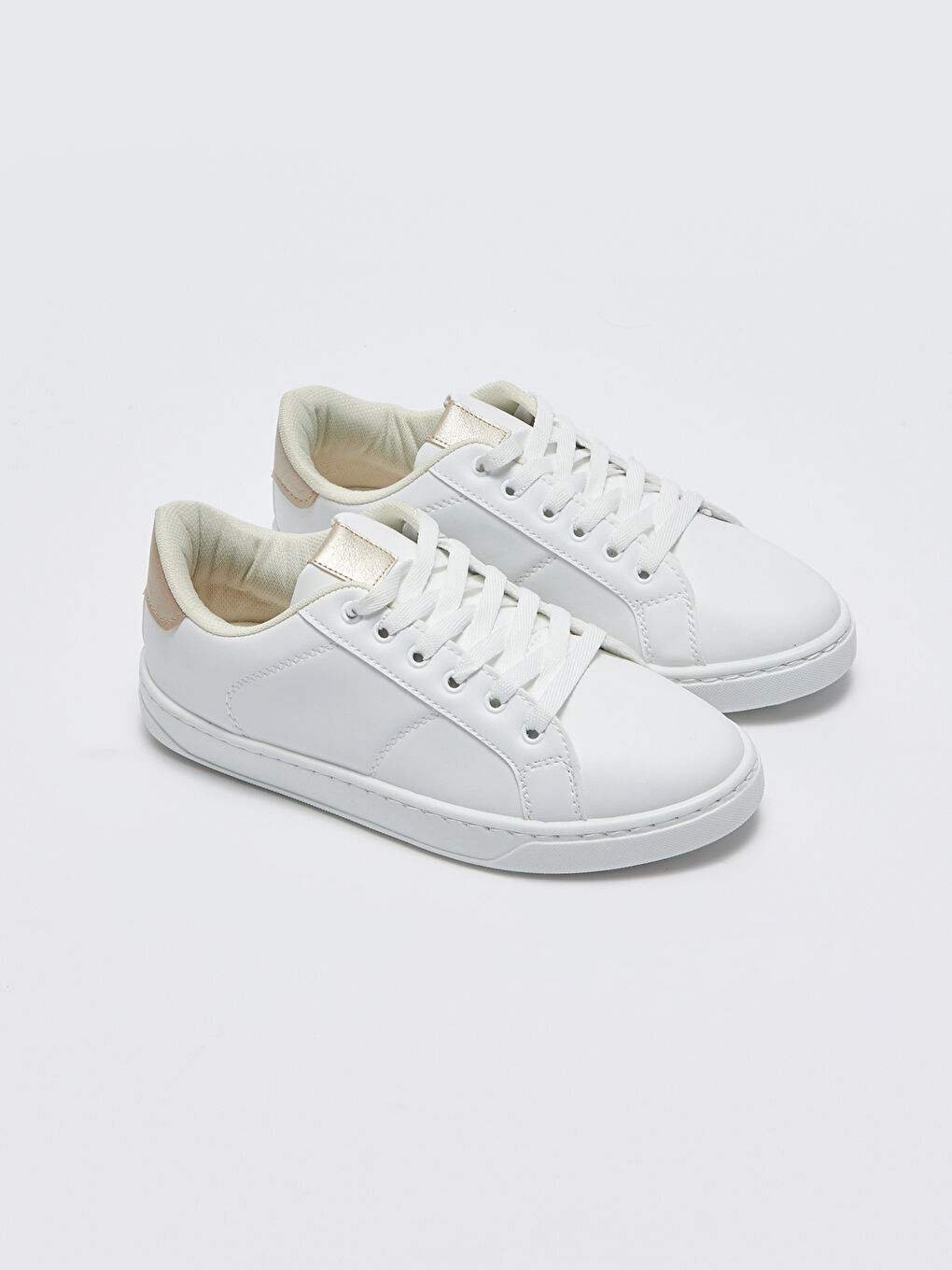 Beyaz Bağcıklı Kadın Spor Ayakkabı