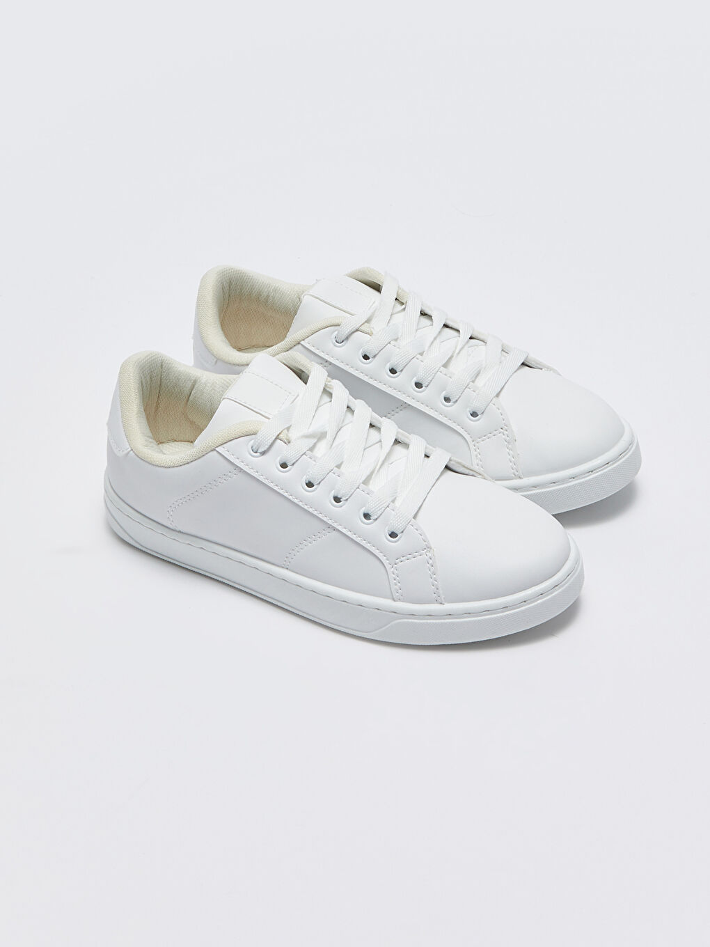 Beyaz Bağcıklı Kadın Spor Ayakkabı