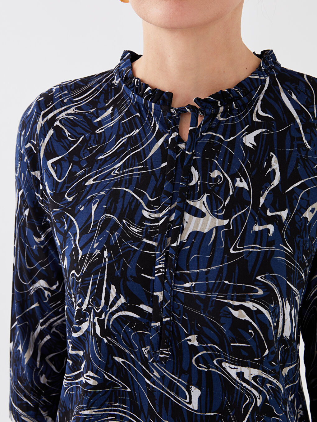 Karışık Bağlamalı Yaka Desenli Kadın Bluz-3