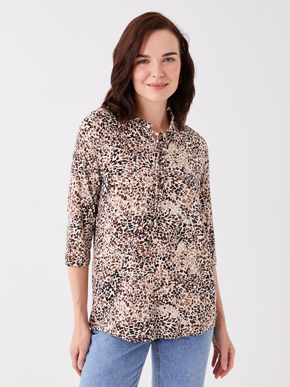 Bej Bağlamalı Yaka Desenli Kadın Bluz-1