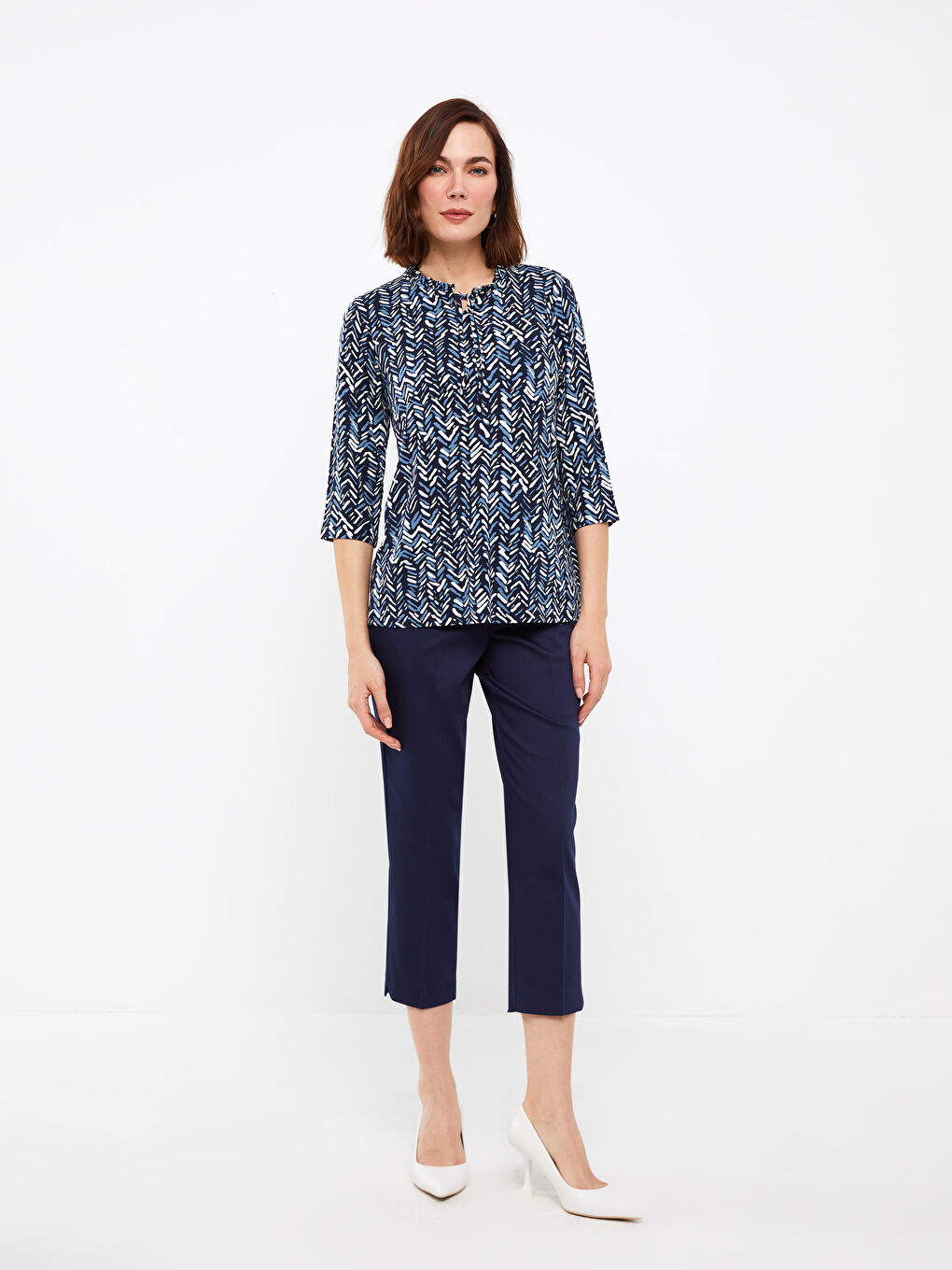 Lacivert Bağlamalı Yaka Desenli Kadın Bluz-2